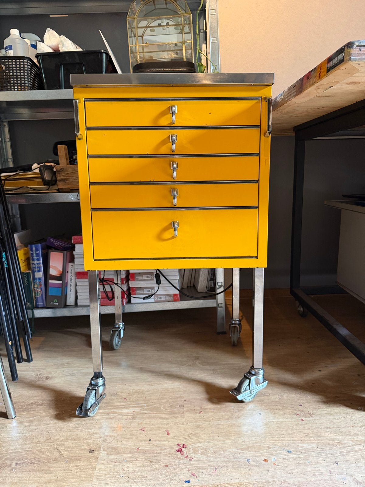 Vintage tandarts kastje - Geel met wielen, Antiek en Kunst, Ophalen