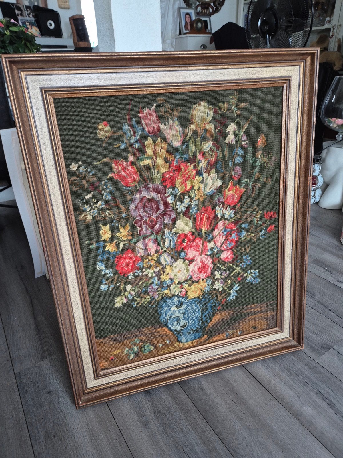 Twee geborduurde vintage bloemenschilderijen, Ophalen