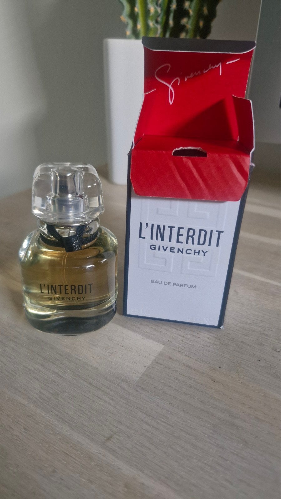 Givenchy L'Interdit Eau de Parfum 35ml, Sieraden, Tassen en Uiterlijk, Uiterlijk | Parfum, Zo goed als nieuw, Ophalen of Verzenden