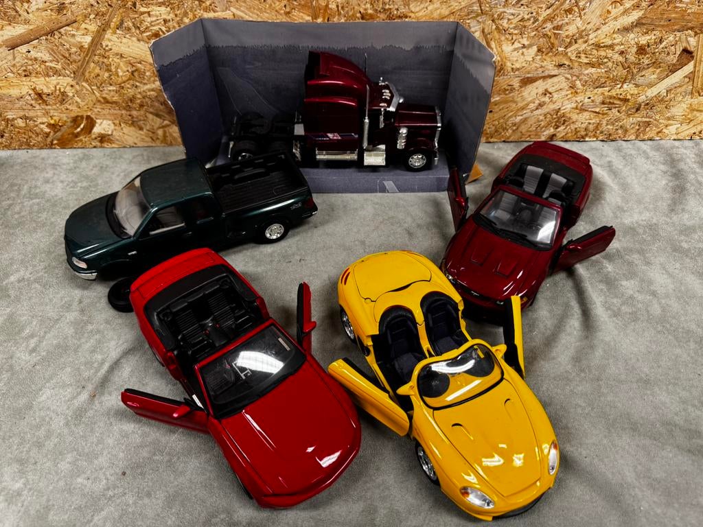 Verzameling Modelauto's (Maisto o.a.) - Ford & Peterbilt, Maisto, Overige typen, Ophalen of Verzenden, Zo goed als nieuw