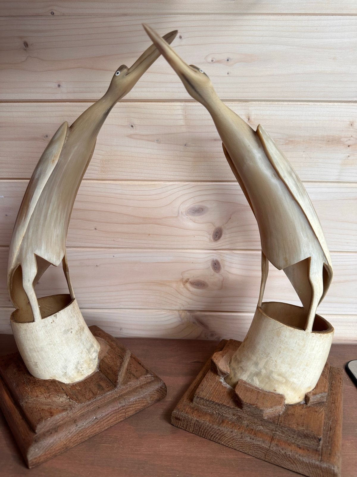 Decoratieve reiger beelden op houten sokkel, Natuurlijk materiaal, Ophalen of Verzenden, Handgemaakt, 20 - 50 cm