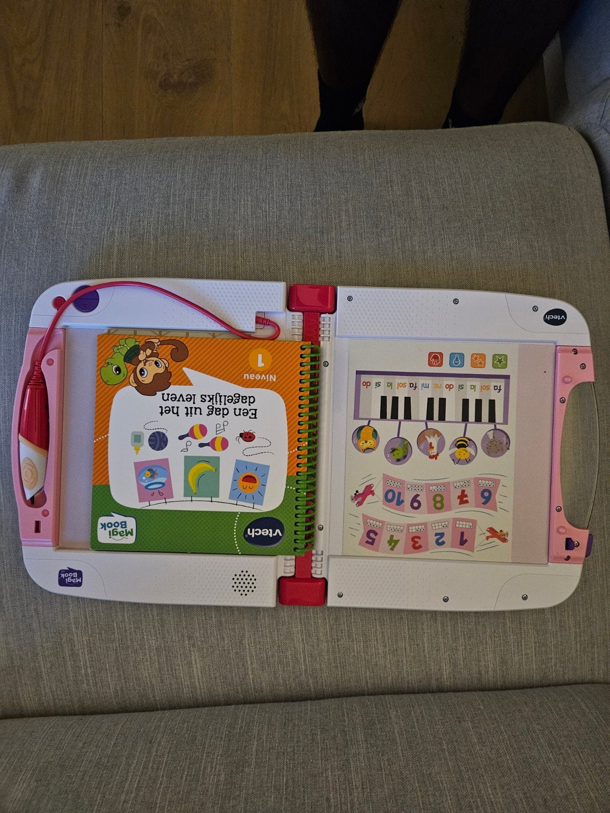 VTech MagiBook V2 met boekje - Interactief leerplezier, Ophalen, Zo goed als nieuw, 2 tot 4 jaar