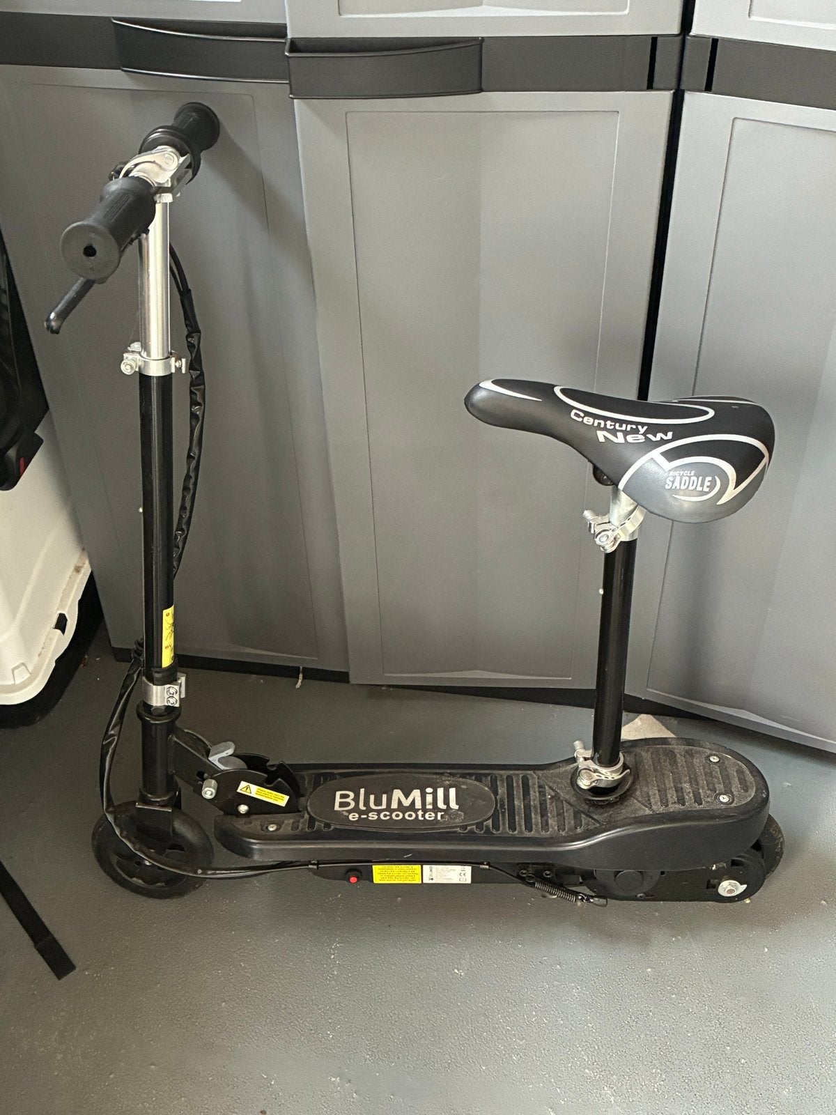 BluMill E-scooter met zitje - Gebruikt, Fietsen en Brommers, Steps, Ophalen of Verzenden, Gebruikt, Elektrische step (E-scooter)