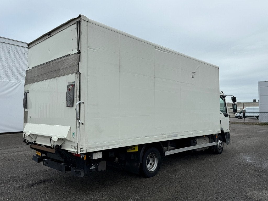 DAF LF 180 FA Bakwagen met laadklep | Airco | Euro 6 !, Auto's, Vrachtwagens, Cruise Control, Euro 6, Wit, Bedrijf