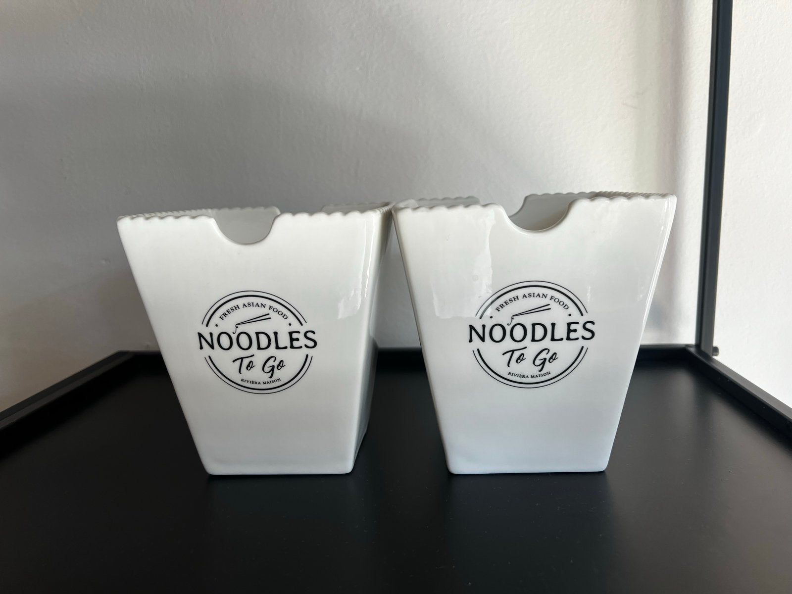 Rivièra Maison Noodle Bakjes - 2x Wit Zwart, Ophalen, Overige typen, Zo goed als nieuw, Steen/keramiek