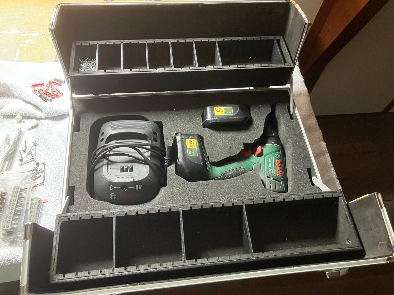 Een 18 volt accu boormachine., Ophalen of Verzenden, Zo goed als nieuw, Boormachine
