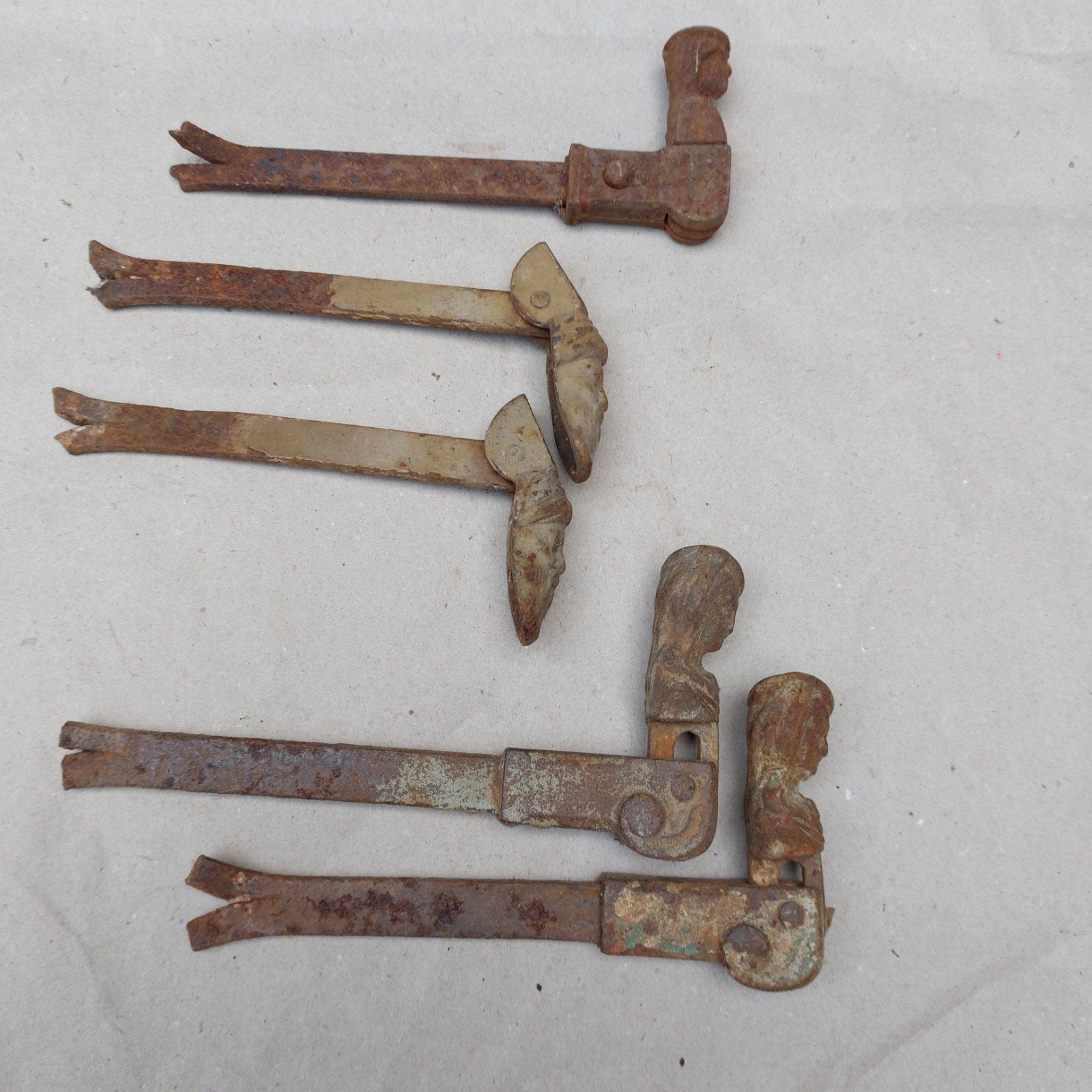 5 antieke luikhouders, herkomst Frankrijk, Ophalen
