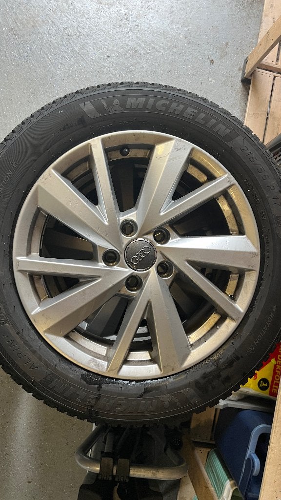 Audi Q2 Winterbanden 6mm - origineel 17" lichtmetalen velgen, Banden en Velgen, 17 inch, Personenwagen, Gebruikt