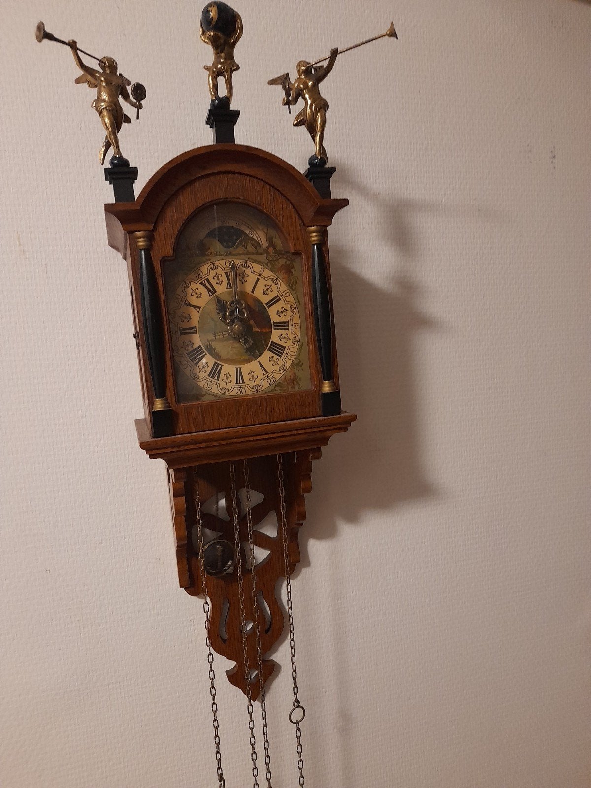 Antieke wandklok met engelen en kettingen, Antiek en Kunst, Antiek | Klokken, Ophalen of Verzenden