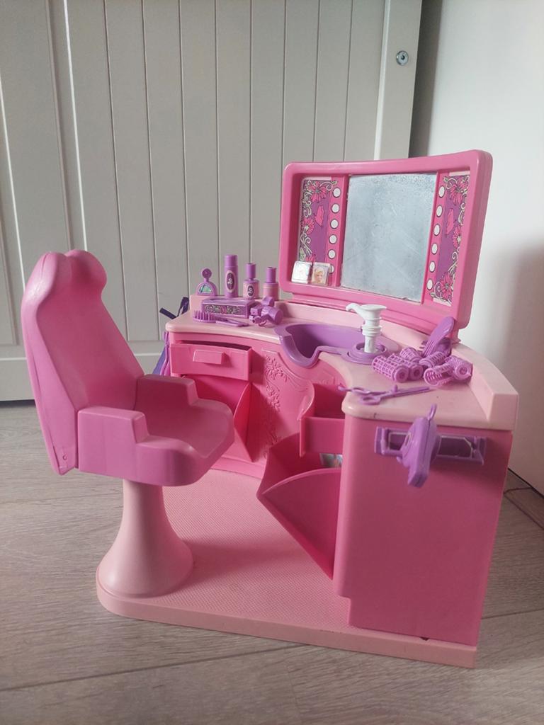 Vintage kapperszaak Barbie. Met veel accessoires erbij!, Ophalen of Verzenden, Gebruikt, Barbie