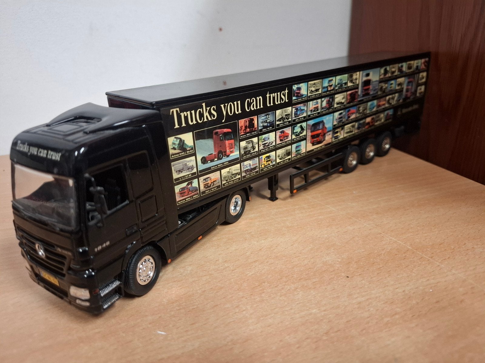 mercedes Benz Actros demo Nzg 1:50, Hobby en Vrije tijd, Modelauto's | 1:50, Ophalen of Verzenden, Zo goed als nieuw, Bus of Vrachtwagen