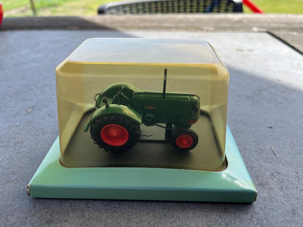 Oliver Standard 70 - 1947 schaalmodel tractor 1:43, Ophalen of Verzenden, Zo goed als nieuw, Tractor of Landbouw, Overige merken