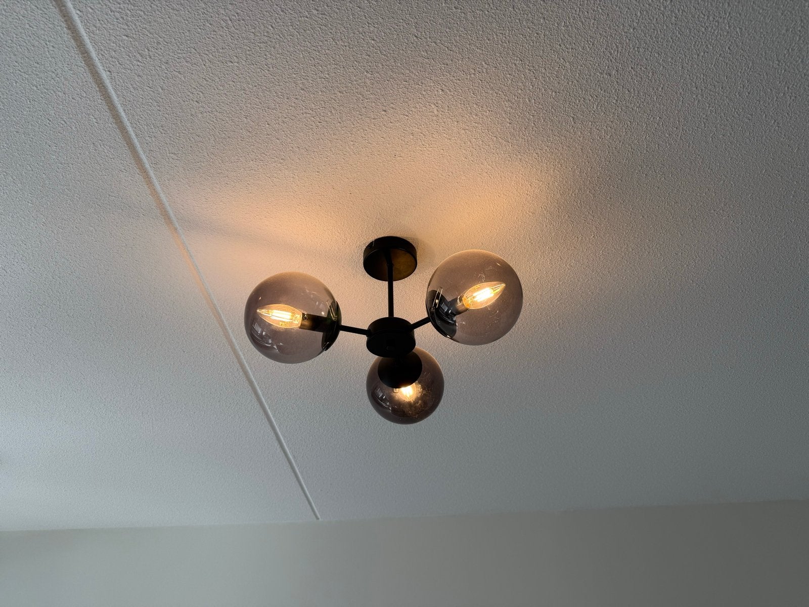 Moderne Plafondlamp met 3 Rookglazen Bollen, Modern, Zwart, Ophalen of Verzenden, Plafondlamp