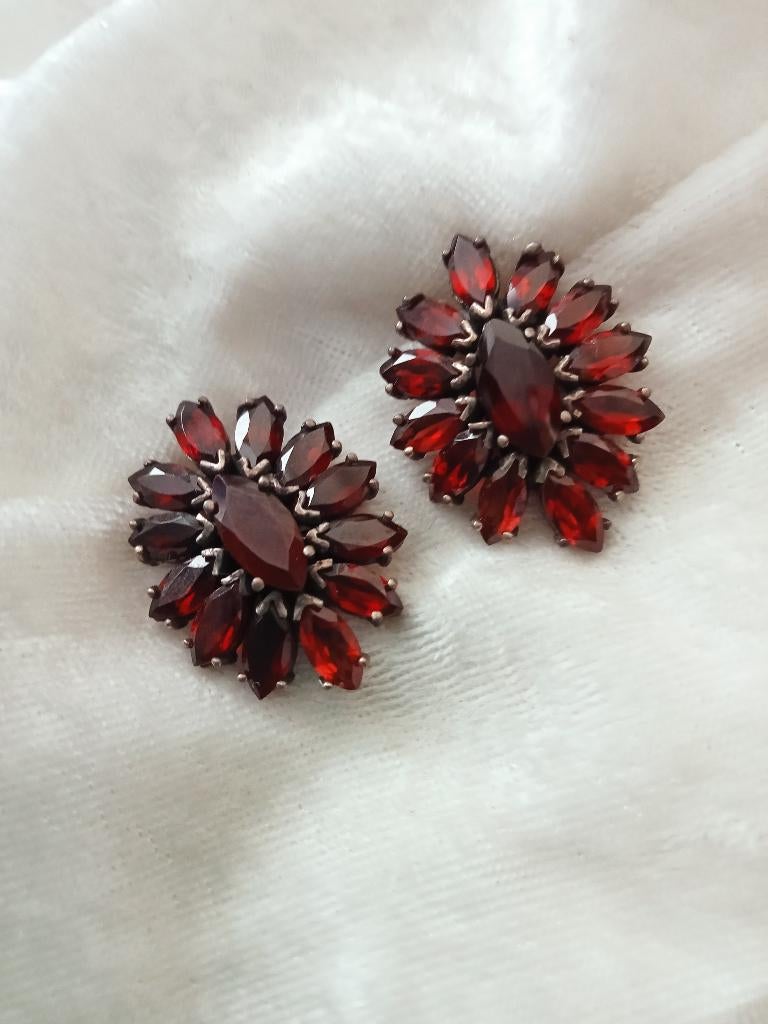 Mooie Zilveren Oorclips met Granaten, Sieraden, Tassen en Uiterlijk, Antieke sieraden, Verzenden, Zilver, Oorbellen, Met edelsteen