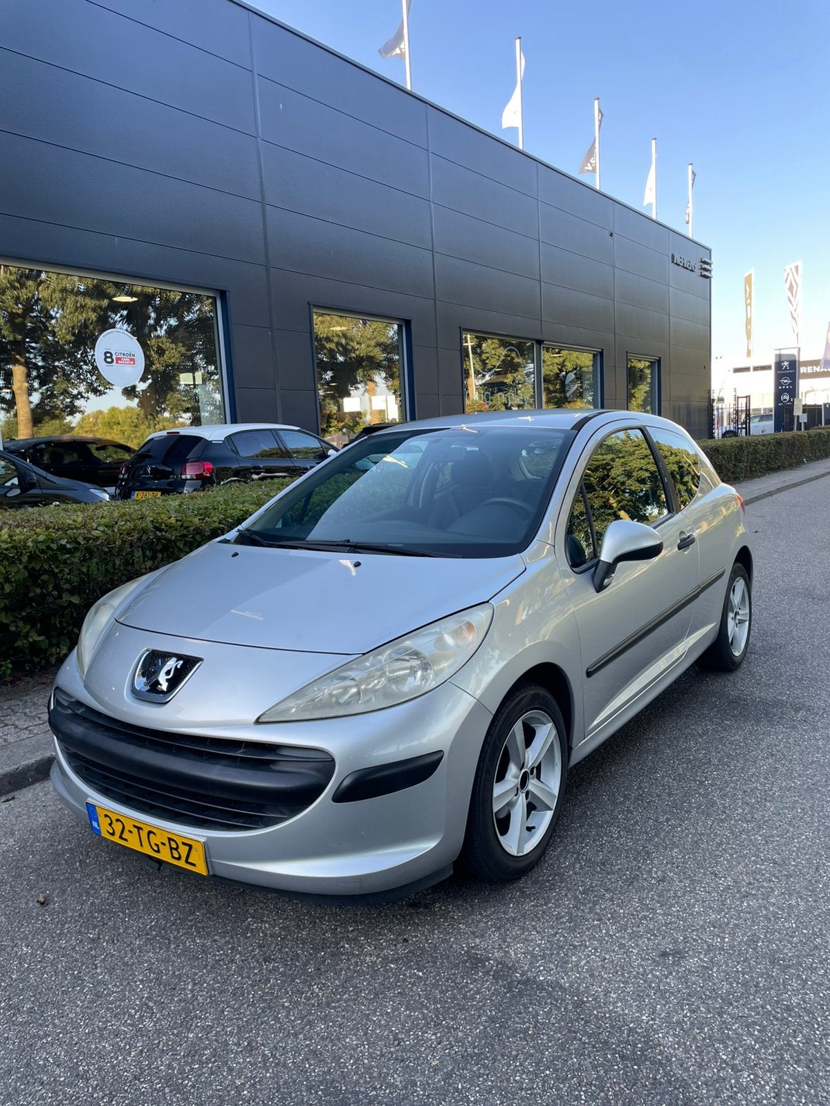 Peugeot 207 1.4 16V 3DRS 2006 Grijs: NEW APK!, Auto's, Voorwielaandrijving, 4 cilinders, Overige bekleding, 49 €/maand