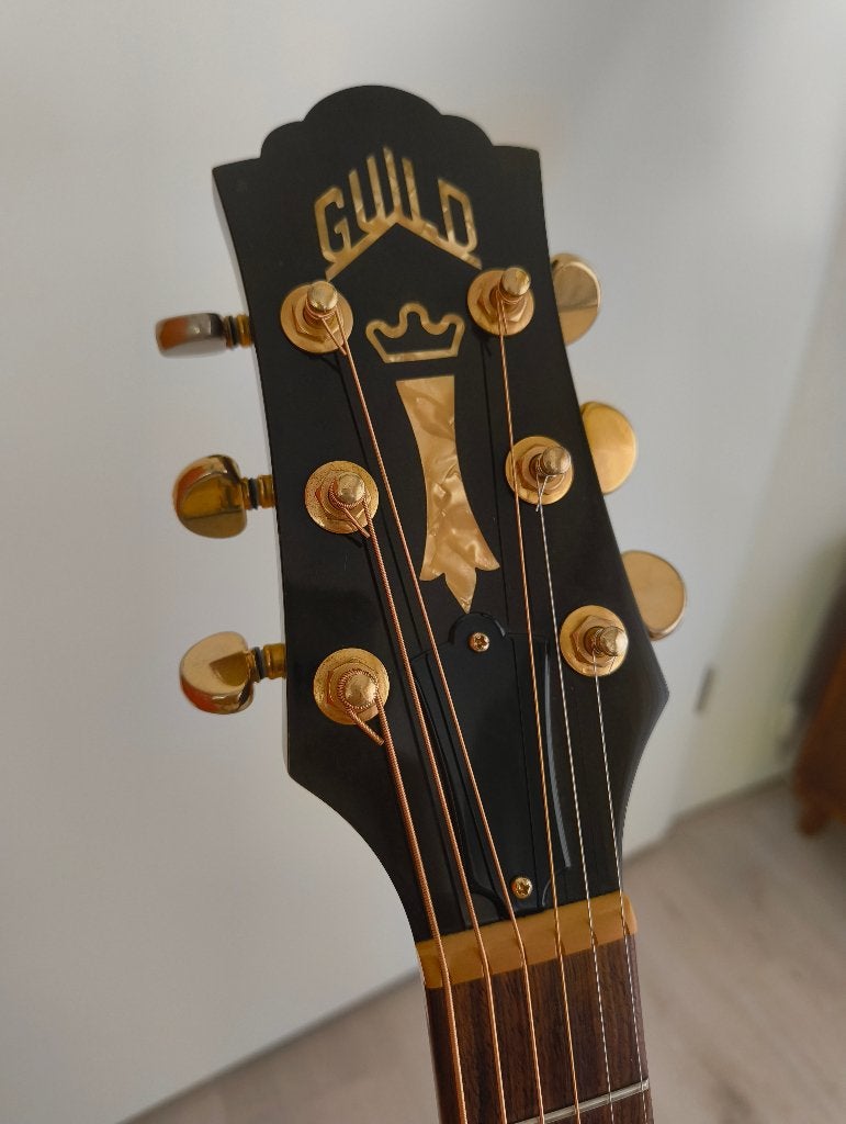 Foto 4 van Guild Songbird gitaar met case