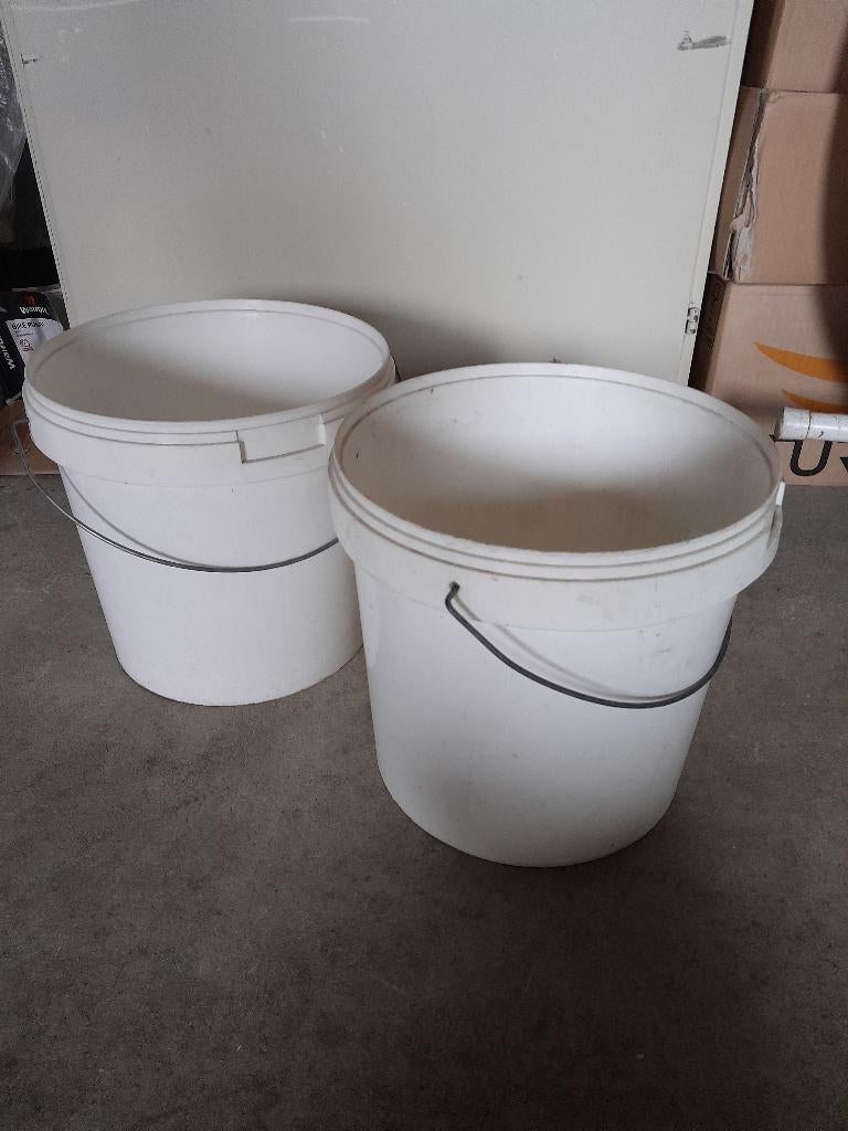 2 emmers , emmer , 10 of 12 liter, Huis en Inrichting, Emmers, Ophalen of Verzenden, Kunststof