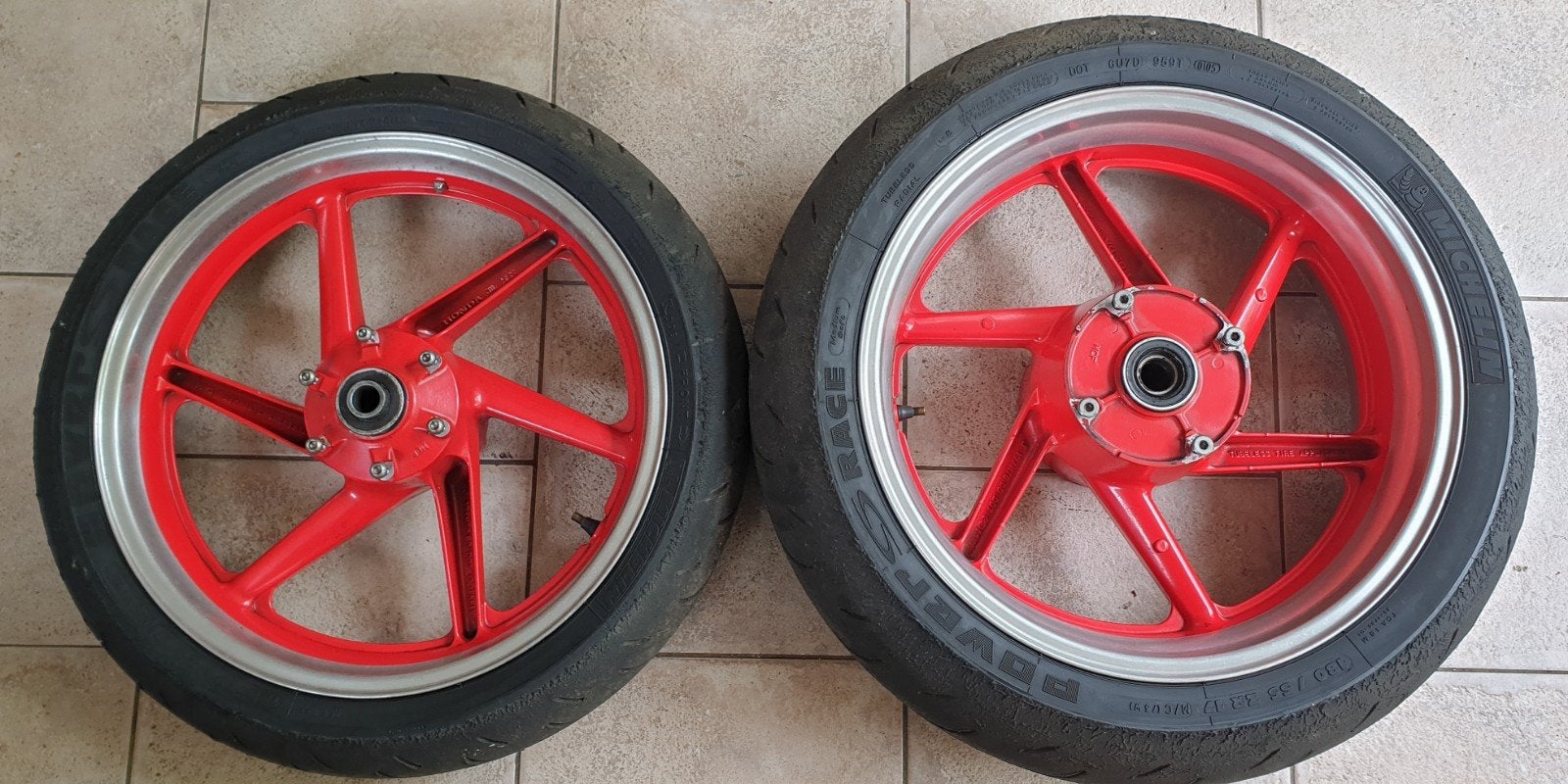 Honda vtr1000sp1 sp1 sp 1 wielen banden velgen.

In goede s, Ophalen of Verzenden