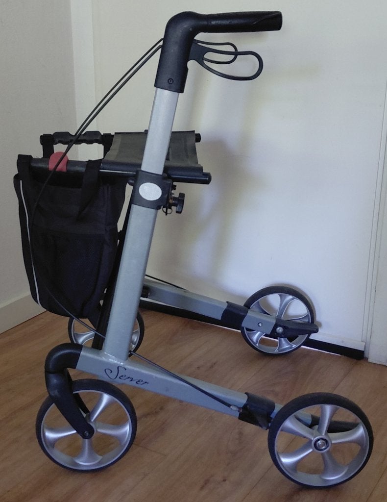 Rollator Server L zilvergrijs + Tas ( 7.3 kg ), Ophalen of Verzenden, Opvouwbaar, Zo goed als nieuw