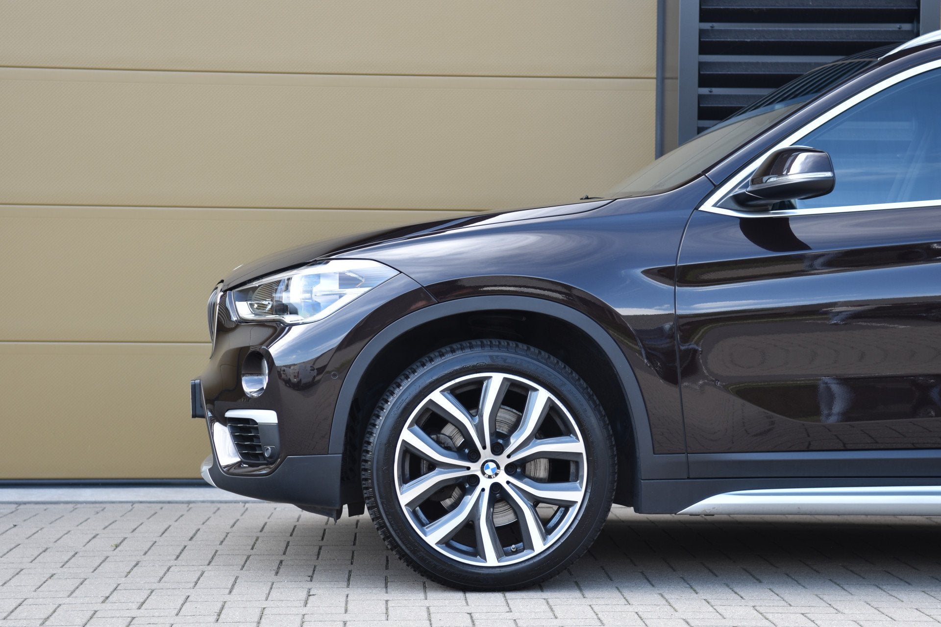 BMW X1 sDrive20i High Executive * Sportstoelen * Panoramadak, Auto's, 1998 cc, Bedrijf, 1455 kg, SUV of Terreinwagen