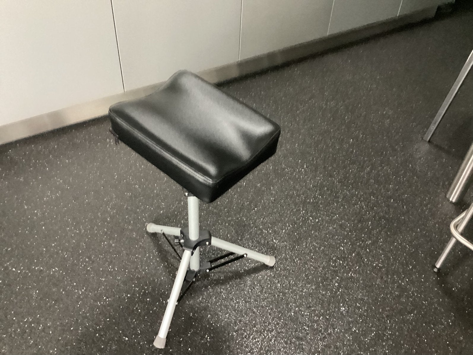 Nieuwe beensteun/voetensteun voor pedicure., Ophalen, In hoogte verstelbaar, 60 tot 90 cm, Zo goed als nieuw