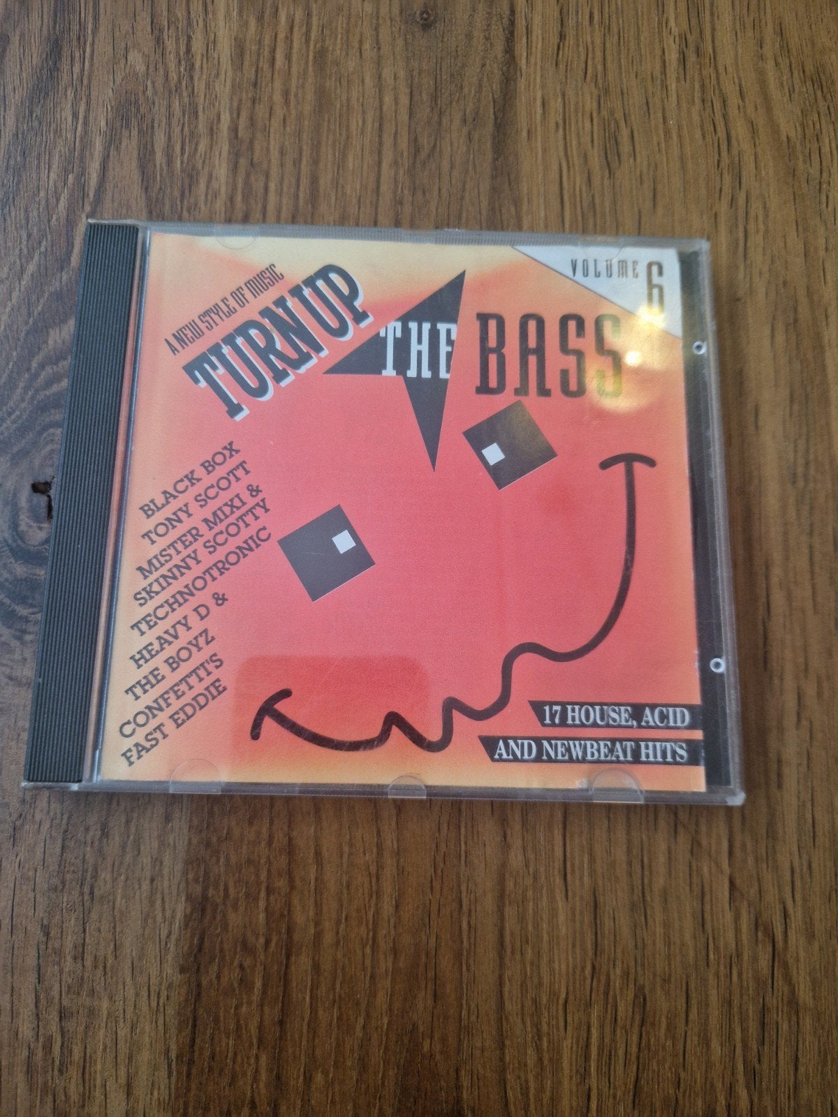 turn up the bass volume 6 arcade, Verzenden, Zo goed als nieuw