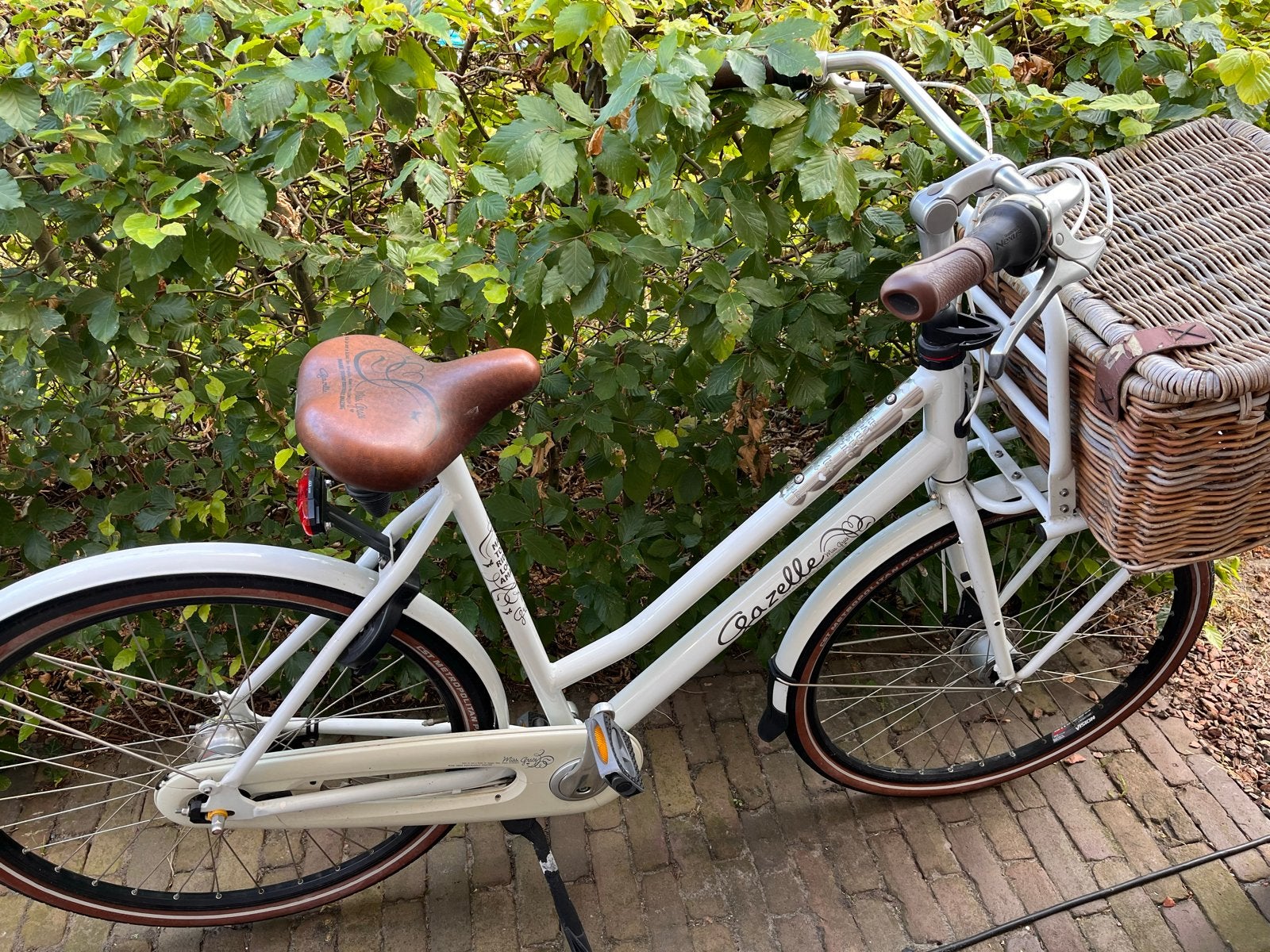 Gazelle Damesfiets met Mand - Zo goed als nieuw, Fietsen en Brommers, Fietsen | Dames | Damesfietsen, Ophalen, (Extra) lage instap