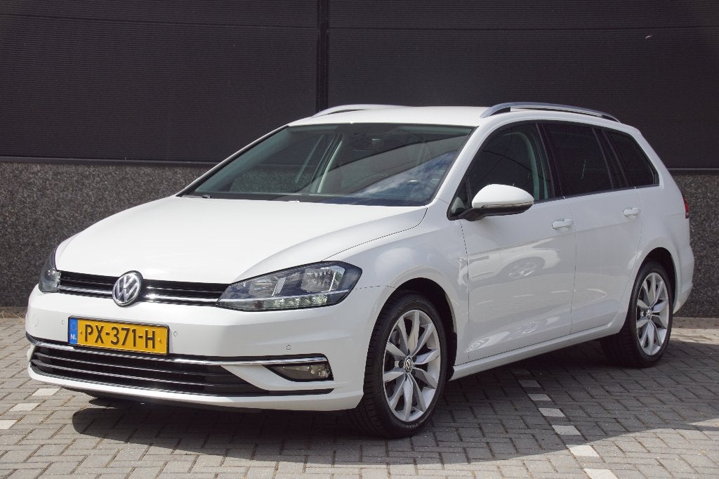 Volkswagen Golf Variant 1.0 TSI 110pk HIGHLINE CAMERA APPLE, Voorwielaandrijving, Multifunctioneel stuurwiel, 1195 kg, Wit