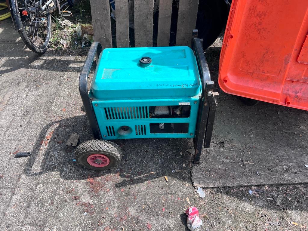 Gebruikte Benzine Aggregaat - Turquoise, Doe-het-zelf en Verbouw, Aggregaten, Ophalen of Verzenden, Gebruikt, Minder dan 5 kVA
