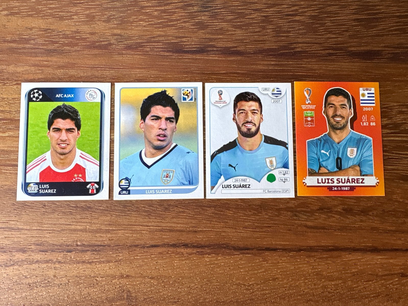 Luis Suárez Panini Voetbalplaatjes - 4 stuks, Ophalen of Verzenden, Zo goed als nieuw, Stickers en Plaatjes
