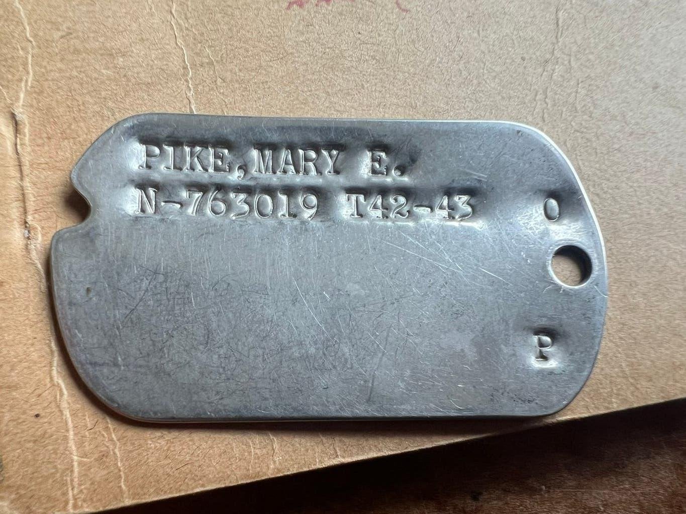 WO2 Amerikaanse dog tag nurse zuster T-42 43 luitenant, Verzamelen, Amerika, Verzenden, Embleem of Badge