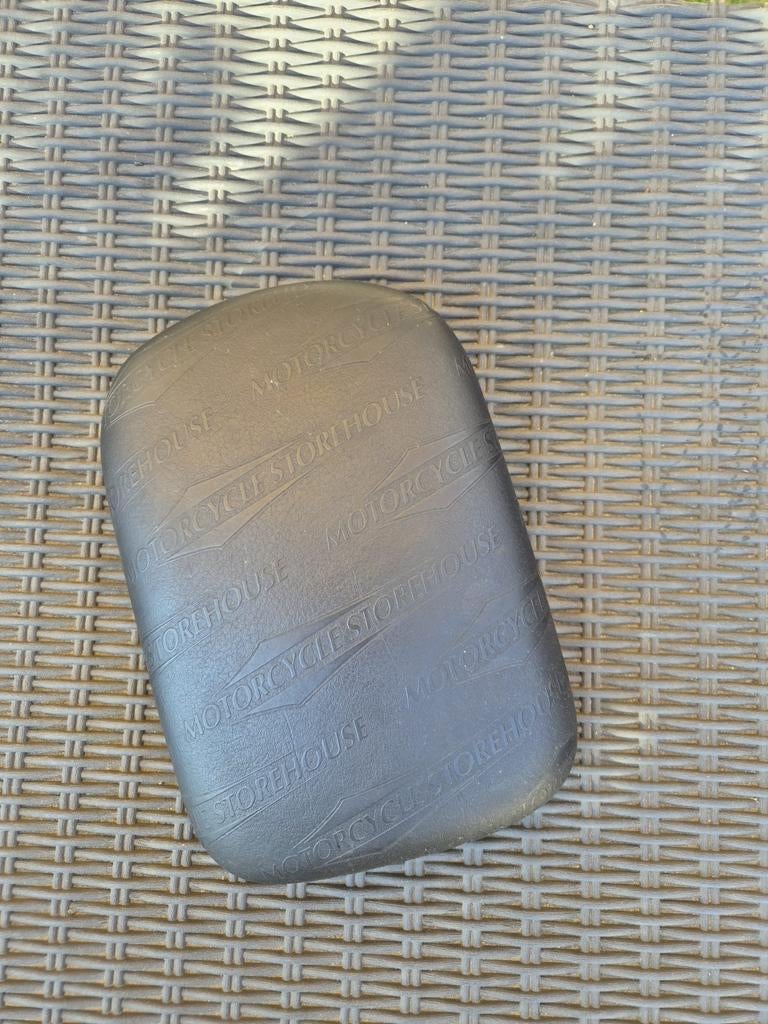 Harley Dyna Passenger Backrest / Rugsteun Kussen ongebruikt, Motoren, Onderdelen | Harley-Davidson, Ophalen of Verzenden, Nieuw