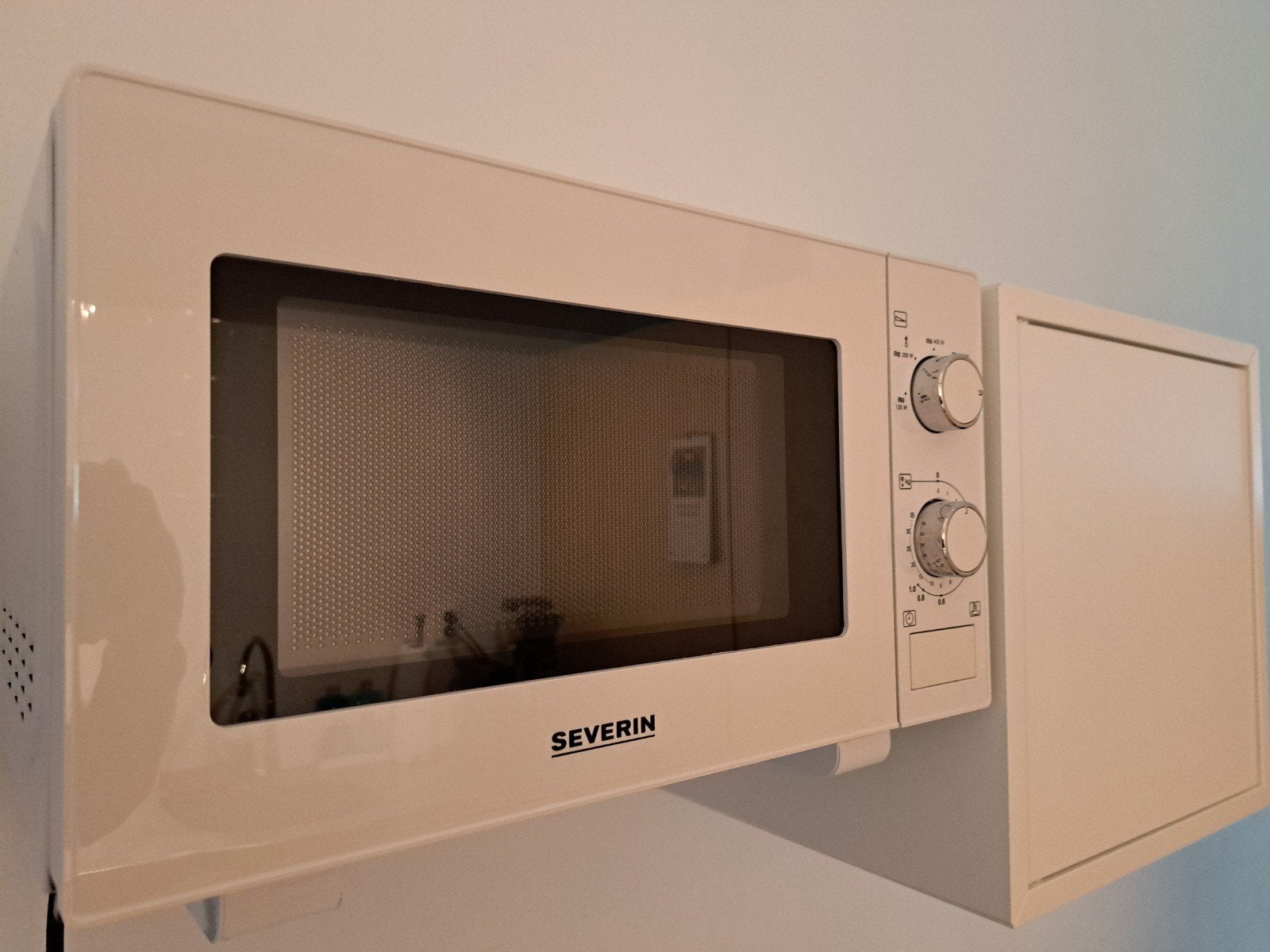 Severin Magnetron - Wit, zo goed als nieuw, Ophalen, Zo goed als nieuw