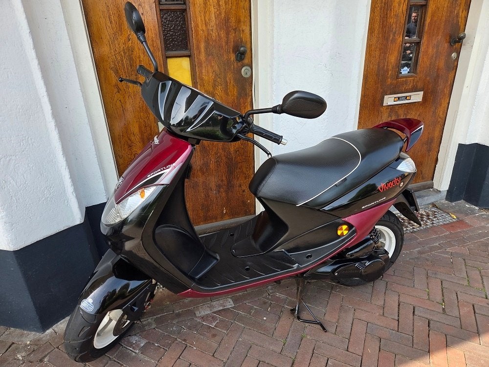 Peugeot Viva City Rood/Zwart bij Scooterforyou, Zwolle, Fietsen en Brommers, Ophalen, Gebruikt, Overige modellen, Benzine