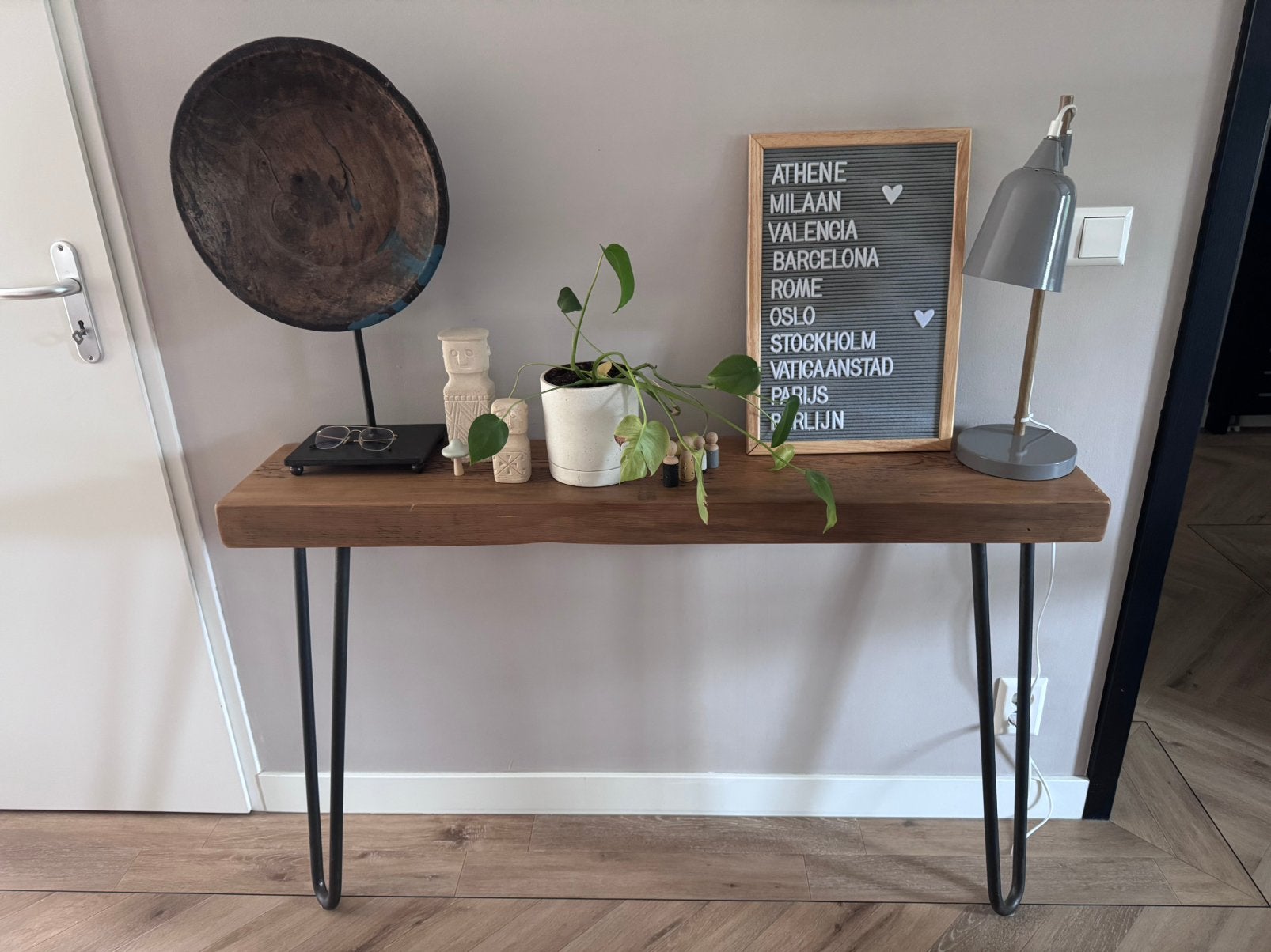 Robuuste sidetable te koop!, Huis en Inrichting, Tafels | Sidetables, Ophalen, 100 tot 150 cm, Zo goed als nieuw, Metaal