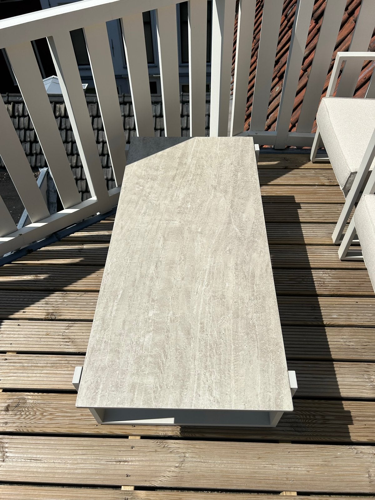 Jysk VONGE tafel zo goed als nieuw, Tuin en Terras, Ophalen, Zo goed als nieuw, Bijzettafel, 2 zitplaatsen