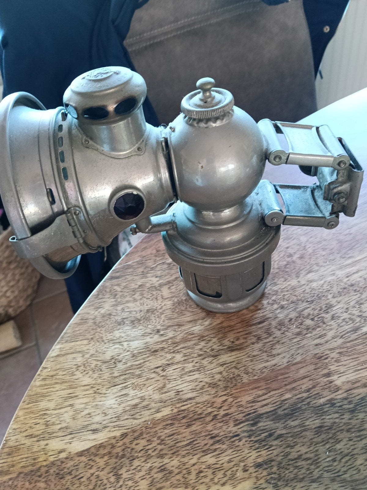 Antieke gepatenteerde ptt carbid fietslamp, Ophalen