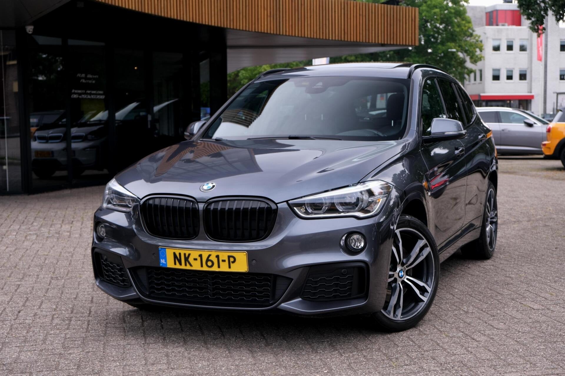 BMW X1 sDrive20i Centennial High Executive|Rijklaar!|M-Sport, Auto's, 1998 cc, Euro 6, 84 €/maand, 17 km/l