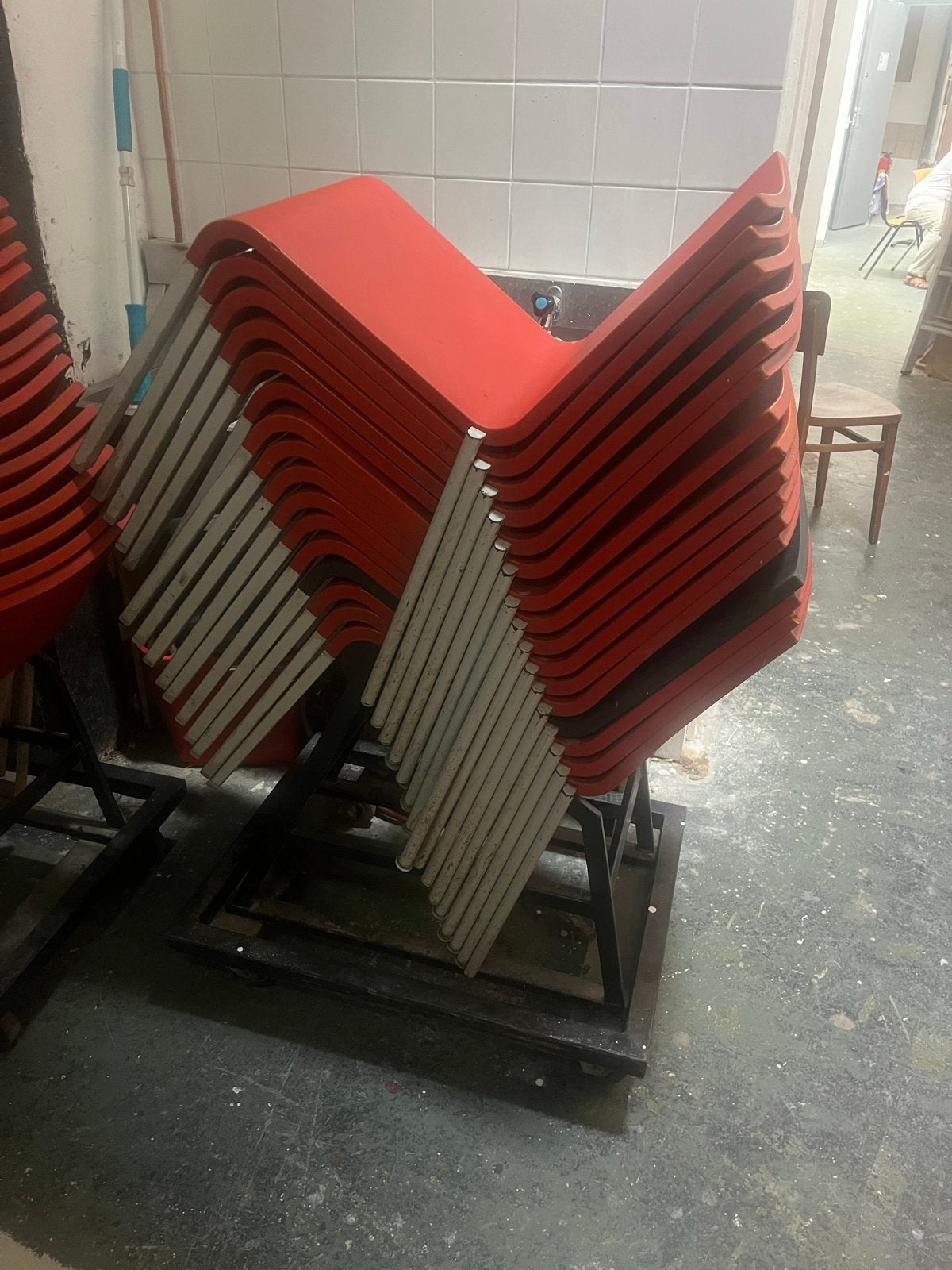 35 Vitra .03 stoelen op kar, Ophalen, Gebruikt, Rood, Kunststof