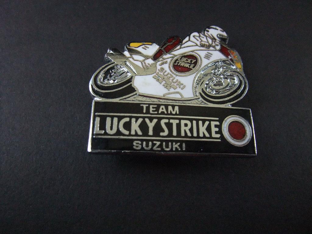 Suzuki RGV500 racemotor ( Team Lucky Strike) emaille pin, Ophalen of Verzenden, Gebruikt, Overige onderwerpen