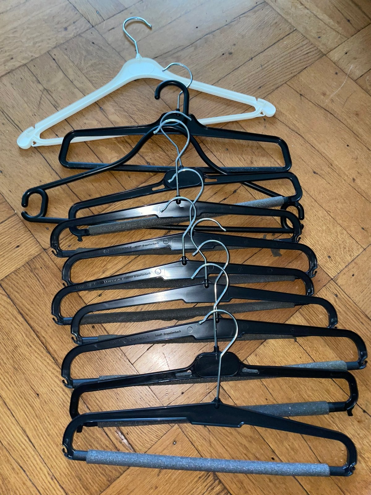 11 kledinghangers broek pak panthalon plastic, Ophalen