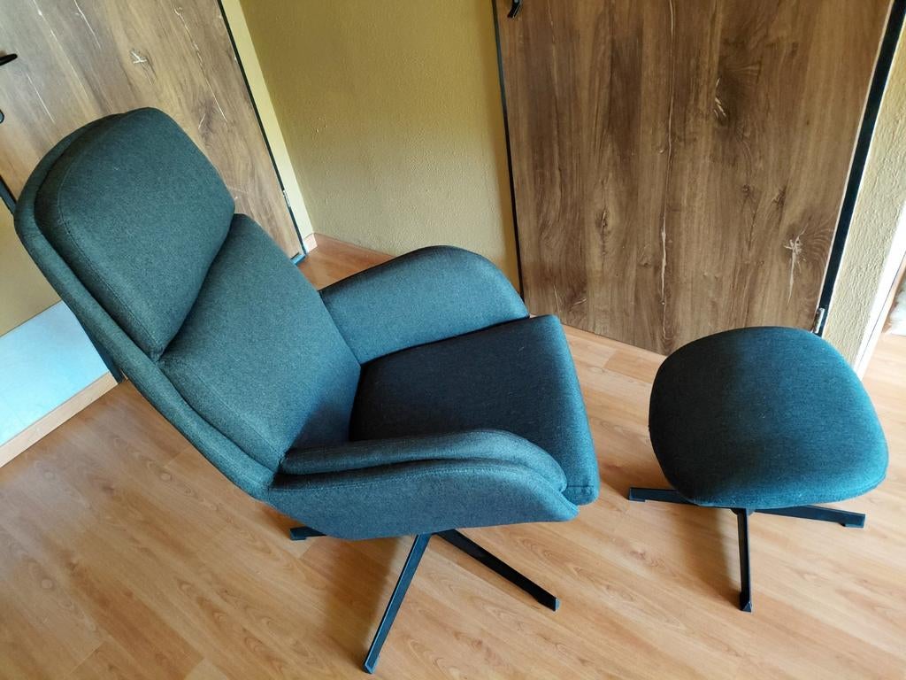 Zo goed als nieuwe draaibare relaxfauteuil met voetenbank, Huis en Inrichting, Fauteuils, Ophalen, 75 tot 100 cm, Zo goed als nieuw