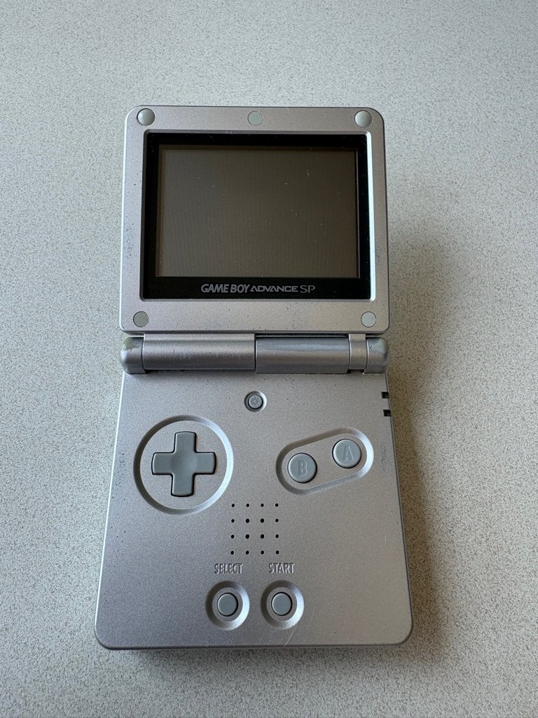 Nintendo GBA SP (Titanium), Spelcomputers en Games, Spelcomputers | Nintendo Game Boy, Ophalen of Verzenden, Gebruikt, Game Boy Advance SP