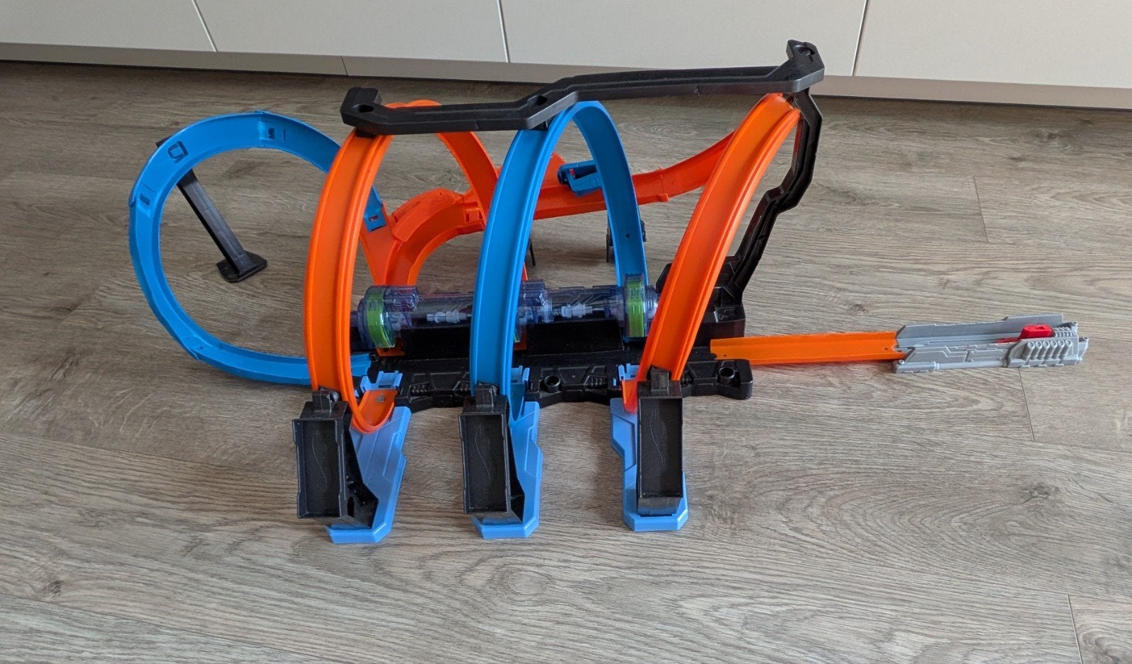 Hot Wheels Racebaan met Loopings en Lanceerder, Ophalen