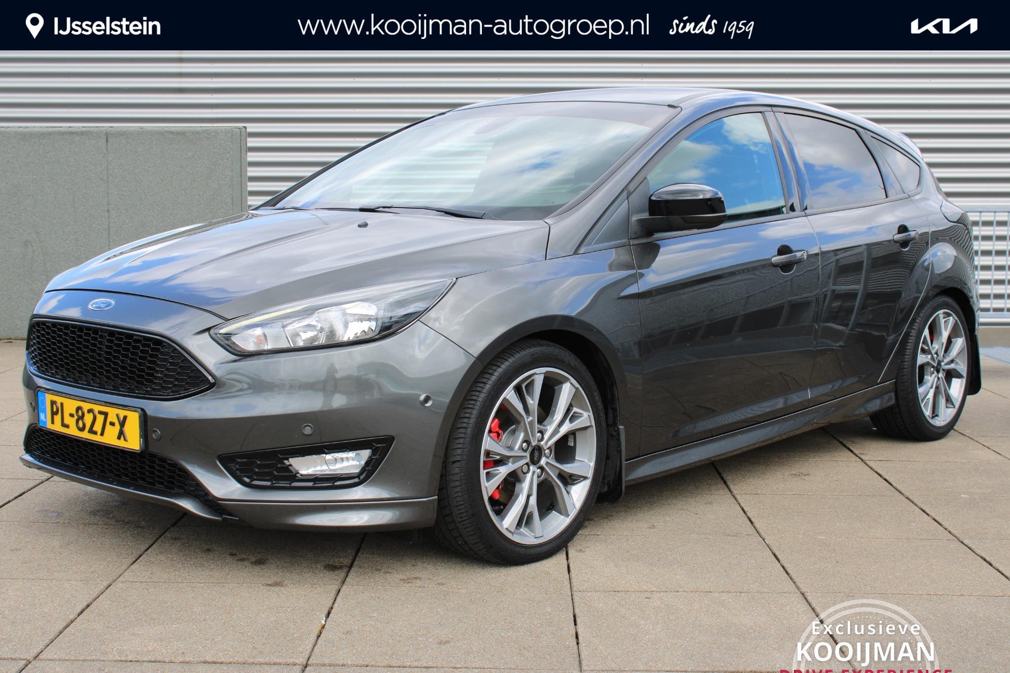 Ford Focus 1.5 ST-Line 182 Navigatie / Camera / LMV / Alcant, Auto's, 4 cilinders, Automatische klimaatregeling, Origineel Nederlands