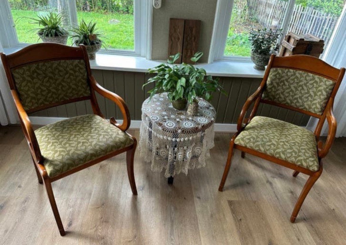 Set 2 stoelen armleuning biedermeier noten groen stof oud, Ophalen