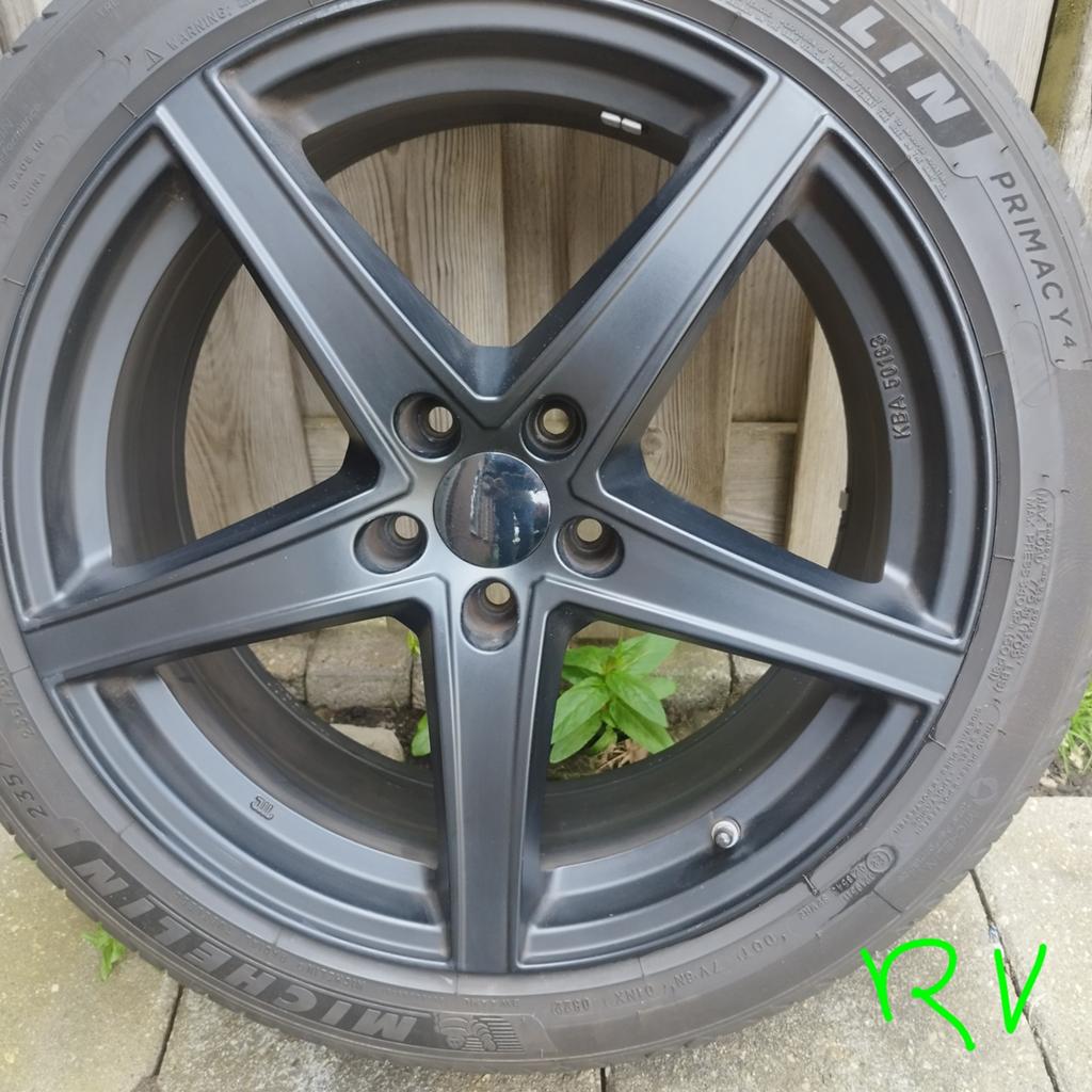 19 inch velgen 5x114.3 met hele goede banden., 235 mm, Zomerbanden, Ophalen, 19 inch