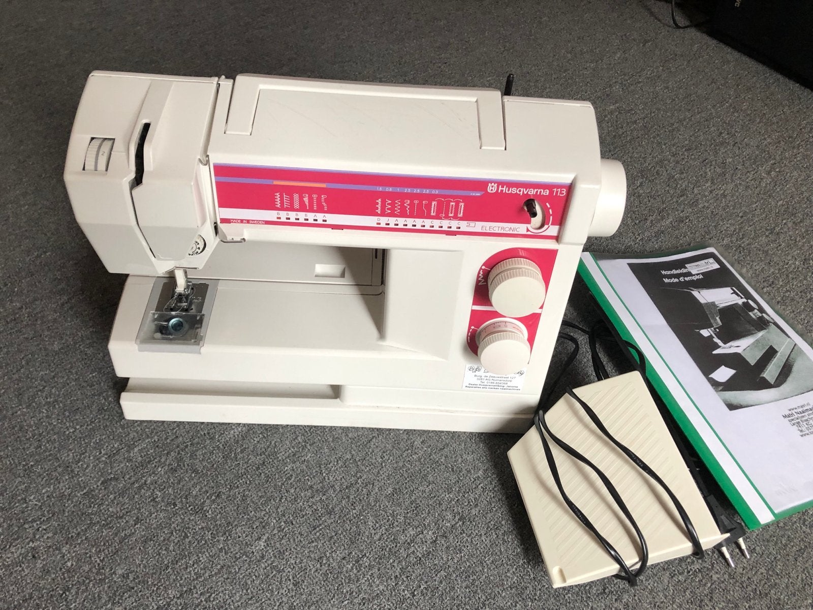 Husqvarna 113 Electronic Naaimachine - Zo goed als nieuw, Hobby en Vrije tijd, Naaimachines en Toebehoren, Zo goed als nieuw, Naaimachine