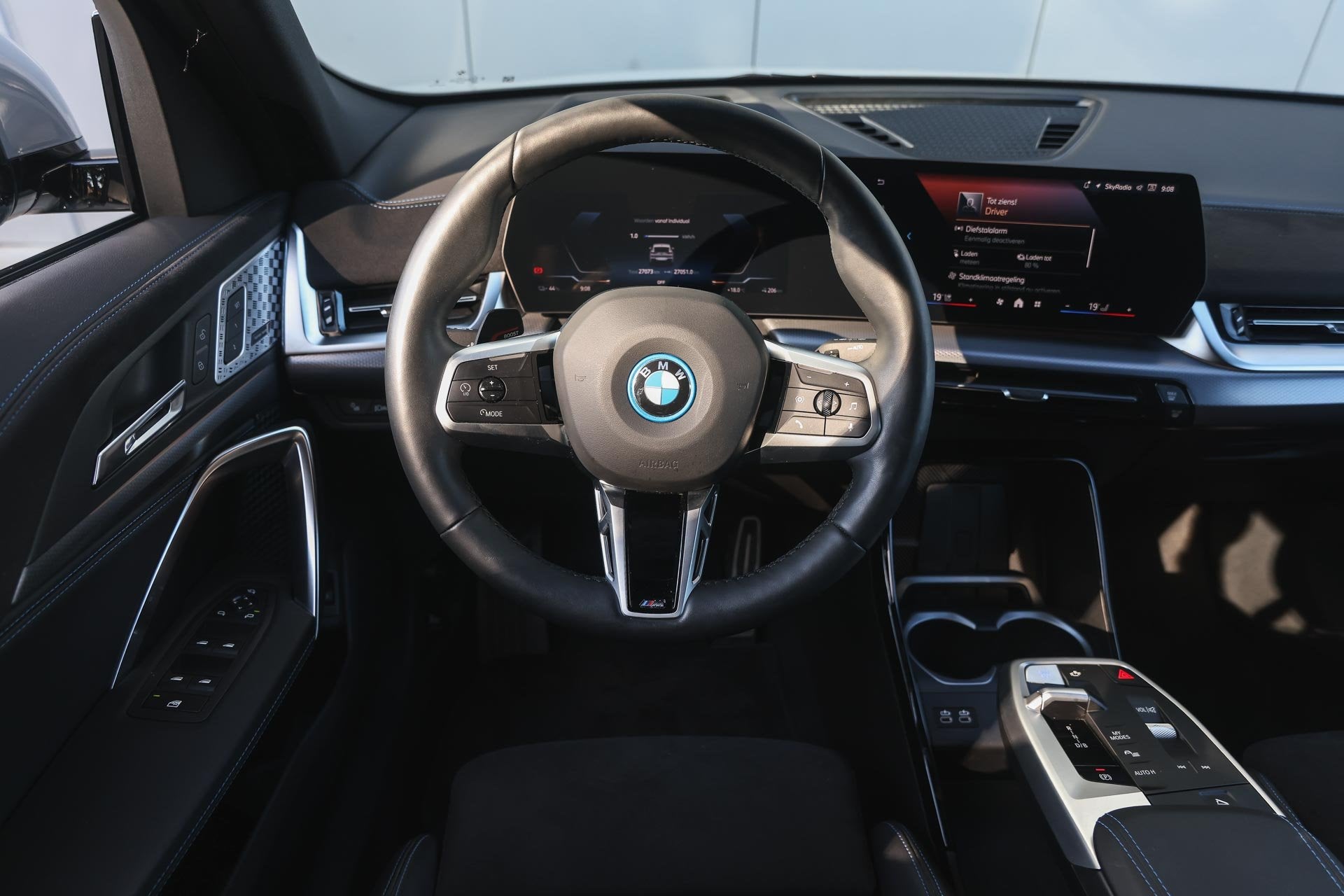 BMW iX2 eDrive20 M Sport / Sportstoelen / Comfort Access / H, Met garantie (alle), 24 min, Origineel Nederlands, Stoelverwarming