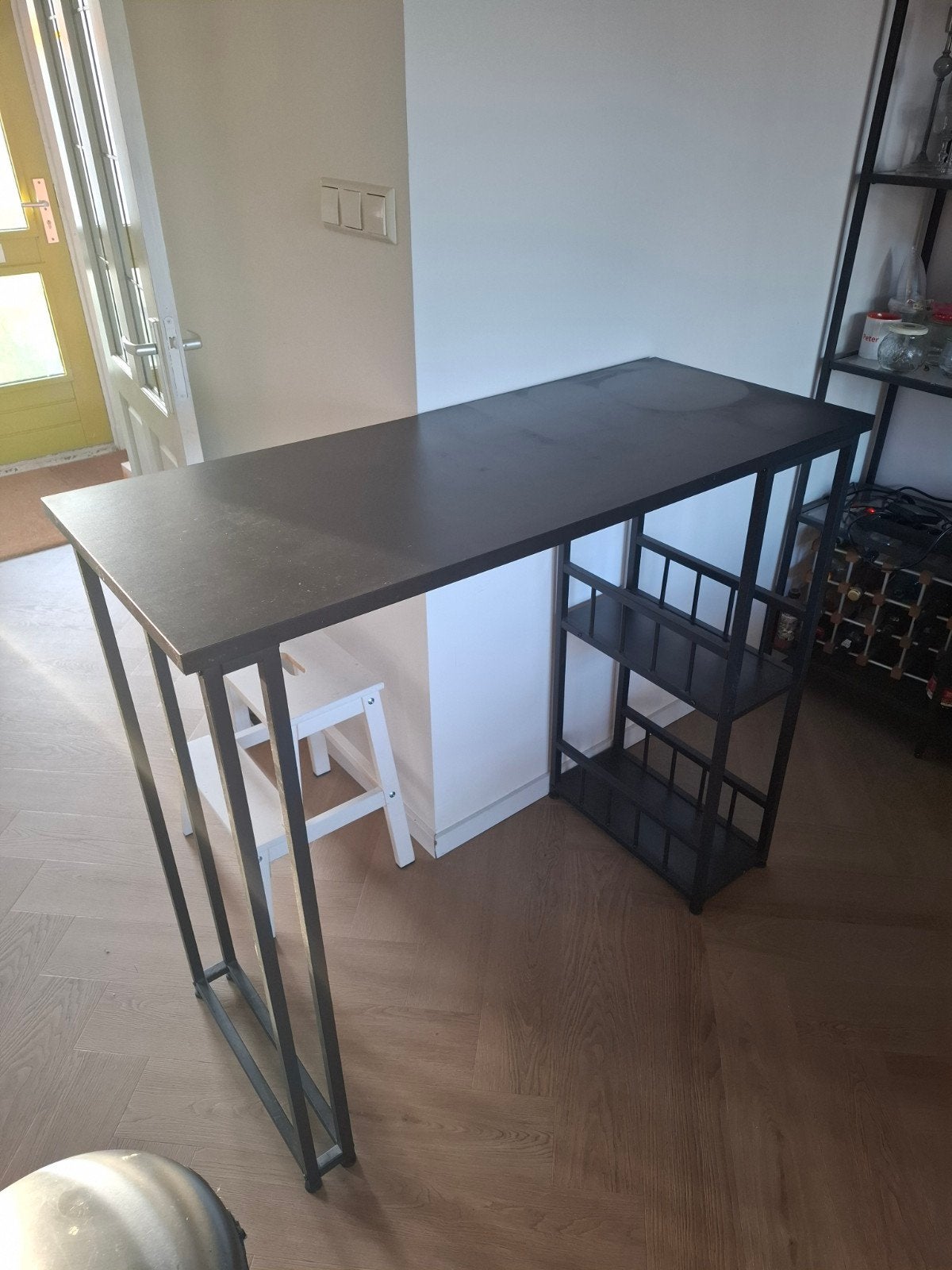 Zo goed als nieuwe bartafel met opbergvakken, Ophalen, Zo goed als nieuw